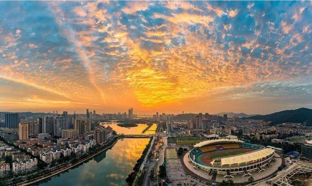 2025年新澳门夭夭好彩,澳门，这座繁华的城市，在时间的洗礼下愈发展现出独特的魅力。随着时光的推移，我们迎来了崭新的2025年，而澳门，这座充满活力和希望的城市的每一个角落都在传递着一种信息，新澳门夭夭好彩。接下来，让我们一起走进这个充满活力的城市，感受那份独特的魅力。