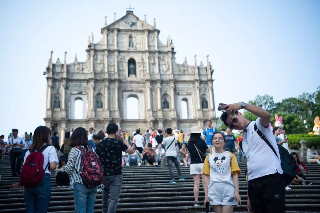 2025年澳门正版免费,探索澳门未来，2025年澳门正版免费的新机遇与挑战